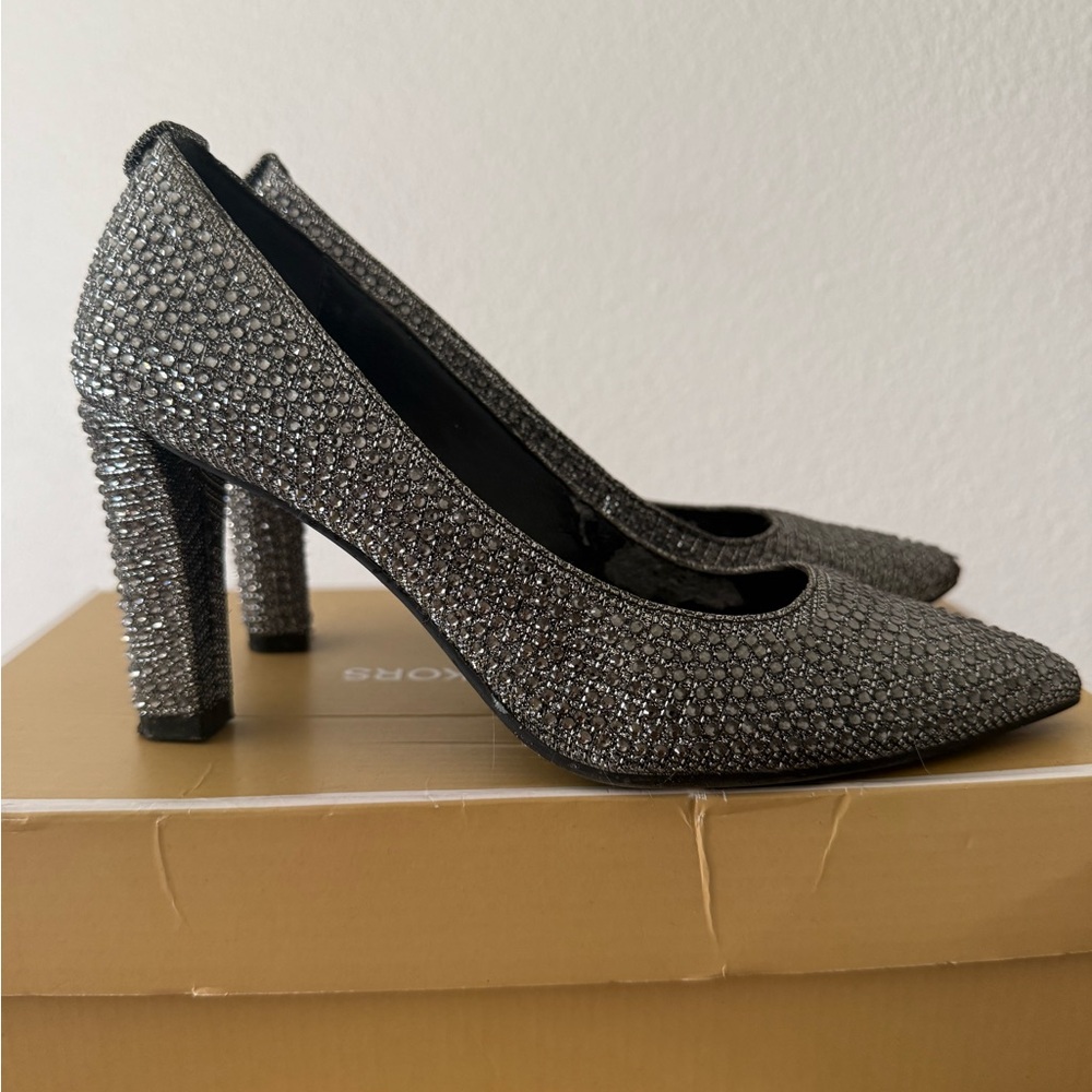 Michael Kors Silver Heels Classic Pump Style